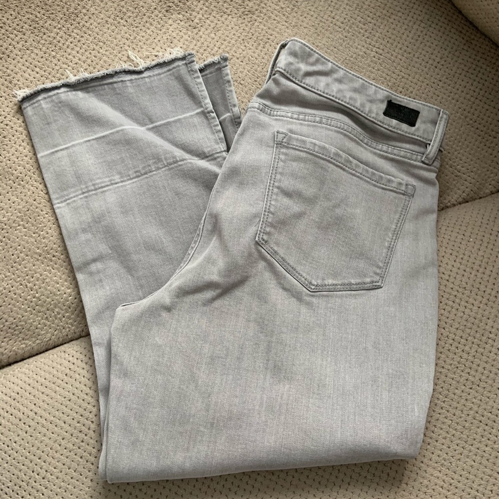 Grey cropped jeans